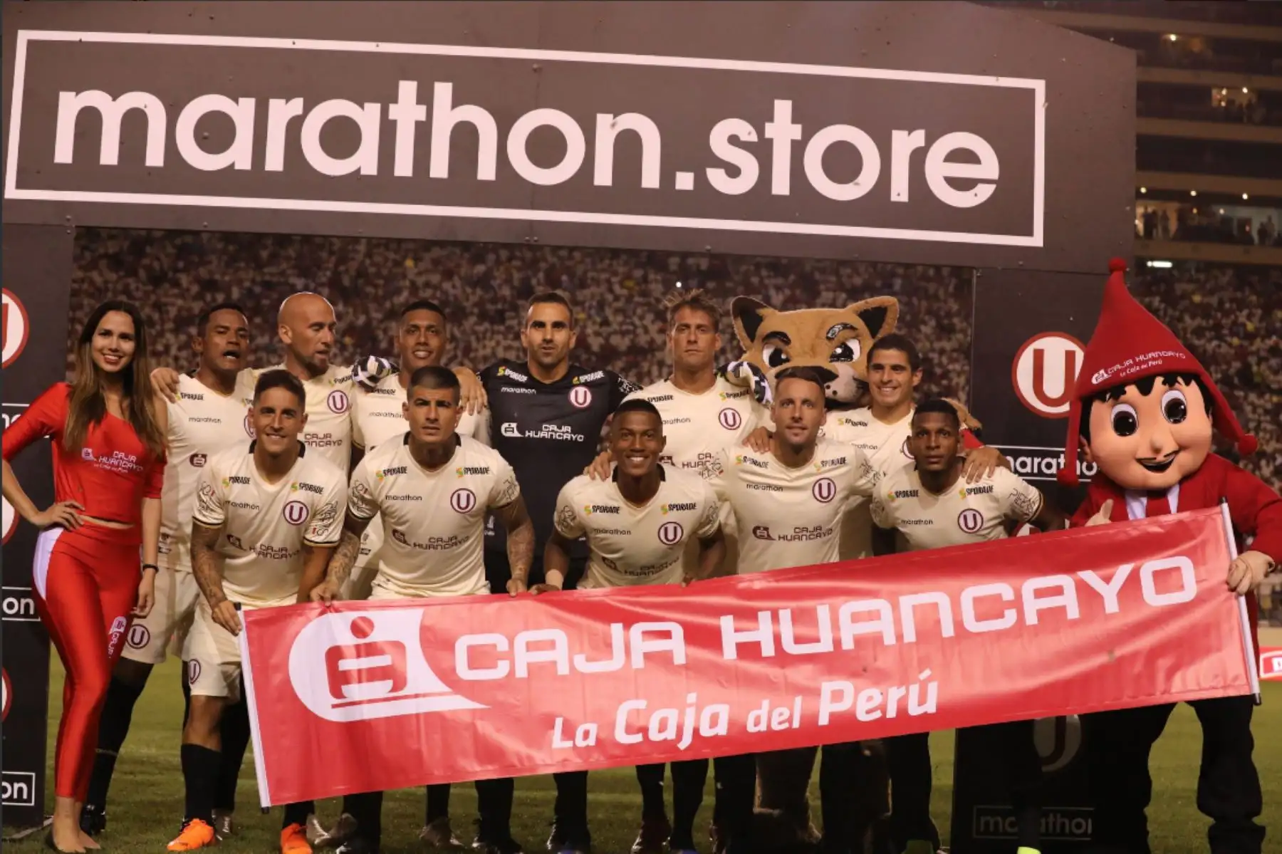 Presentación del plantel  de Universitario de deportes 2019 en el  estadio Monumental.Foto: ANDINA/Twiter Universitario