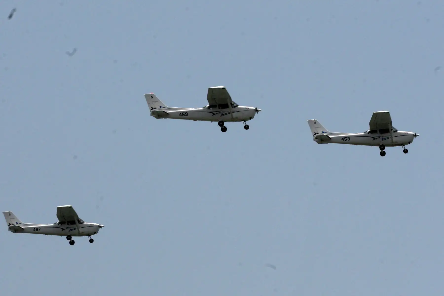 Desfile aéreo por los 100 Años Del Origen De La FAP, donde  el público pudo apreciar las magníficas demostraciones de las aeronaves C27J Spartam, Antonov, KT1P, A37B astronave de combate, entre otros, que sobrevolaron por toda la Costa Verdeo. Foto:ANDINA/Héctor Vinces.
