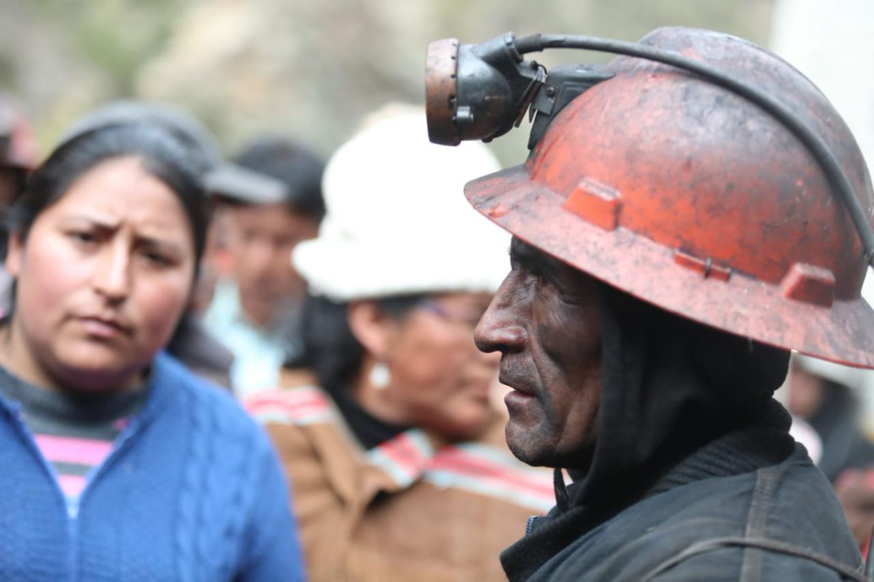 Se han intensificado labores para rescatar a los cuatro trabajadores atrapados en la mina de carbón Pampahuay, ubicada en la provincia limeña de Oyón.