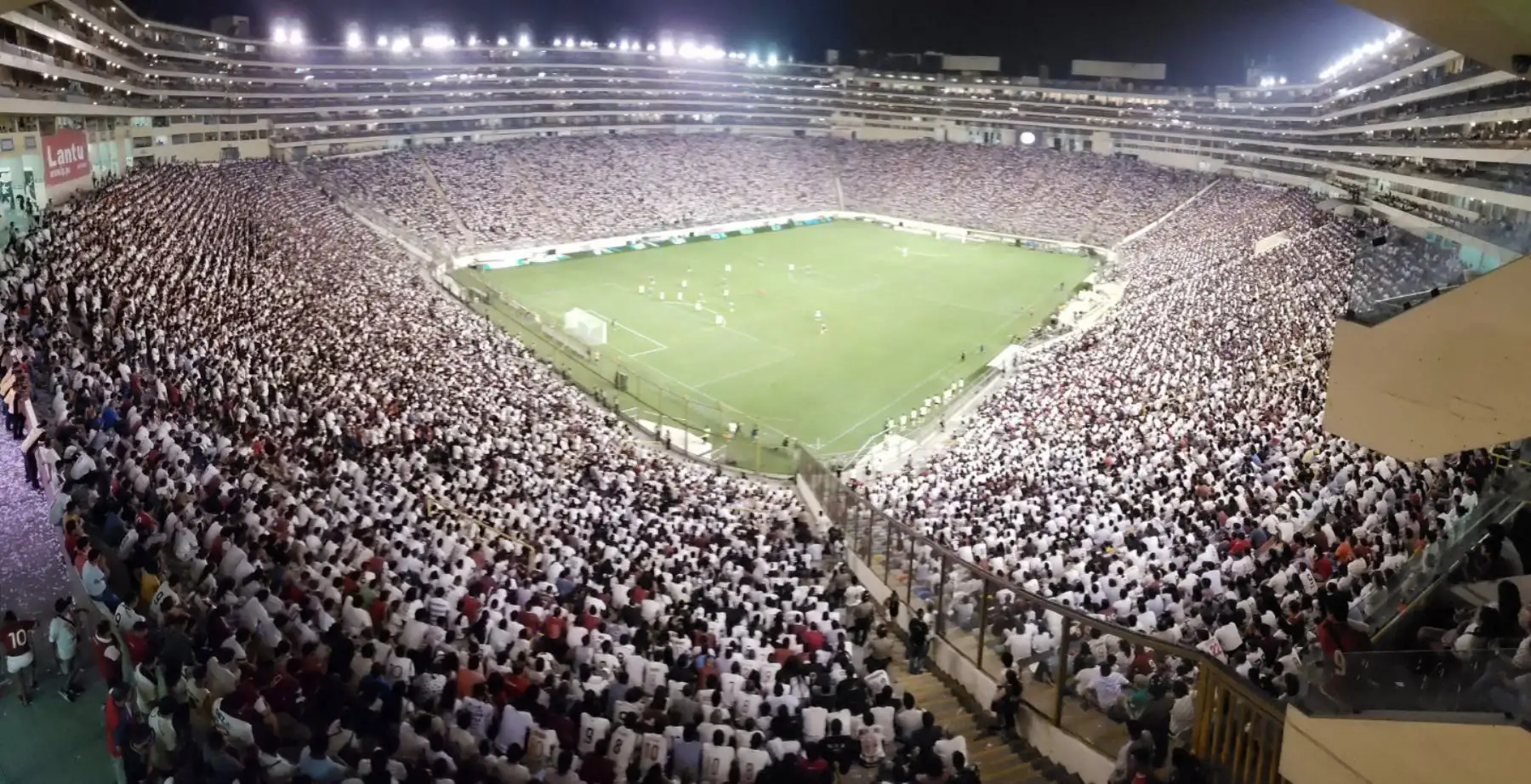 Presentación del plantel  de Universitario de deportes 2019 en el  estadio Monumental.Foto: ANDINA/Twiter Universitario