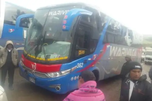 Ocho sujetos con pasamontañas y provistos de armas de fuego de corto y largo alcance ultrajaron esta madrugada a cuatro mujeres y asaltaron a los pasajeros de cinco ómnibus en Huancavelica.