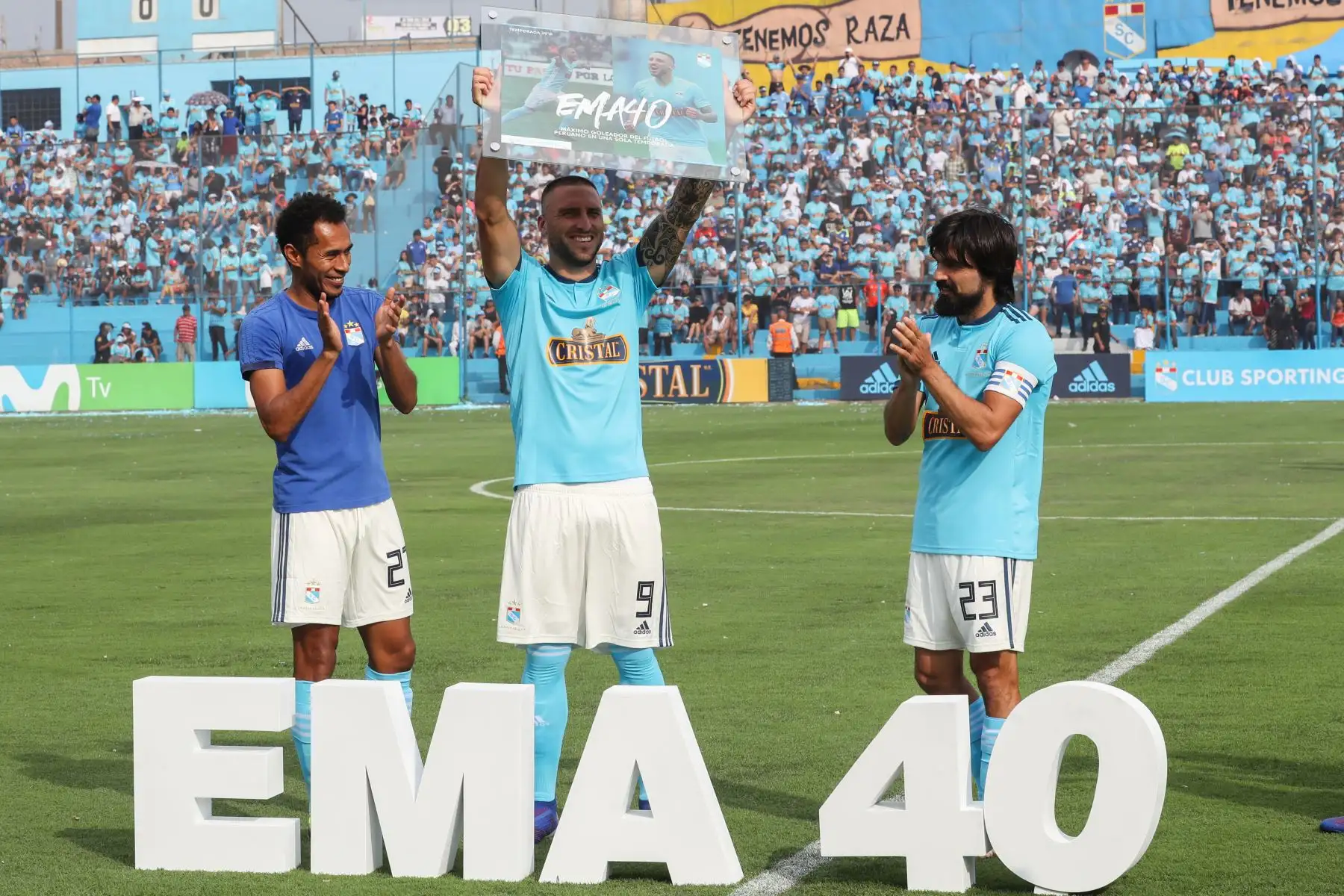Sporting Cristal venció a Cantolao en el ‘Día de la Raza Celeste’ con goles de Christofer Gonzales y Freddy Castro.

Foto: ANDINA/Juan Carlos Guzmán Negrini.