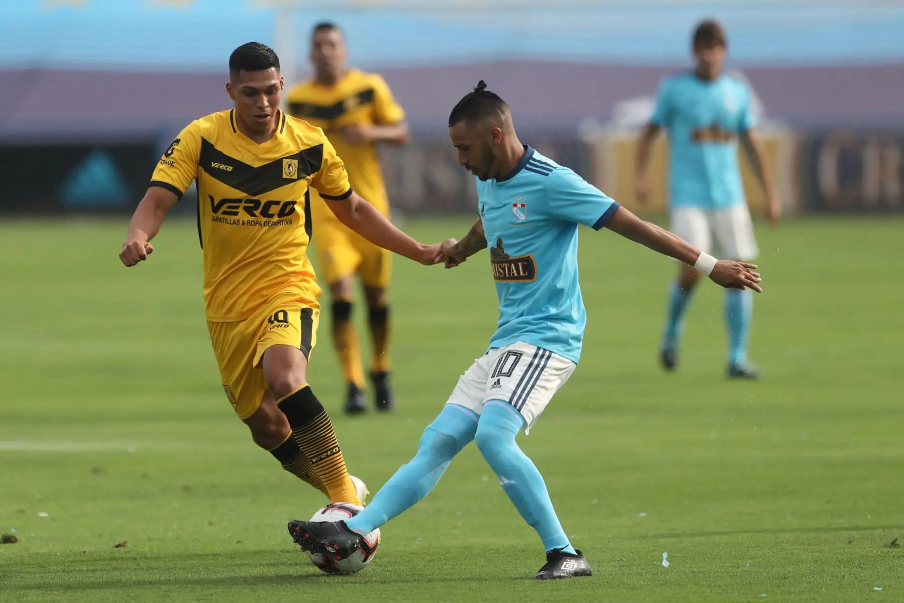 Sporting Cristal venció a Cantolao en el ‘Día de la Raza Celeste’ con goles de Christofer Gonzales y Freddy Castro.

Foto: ANDINA/Juan Carlos Guzmán Negrini.