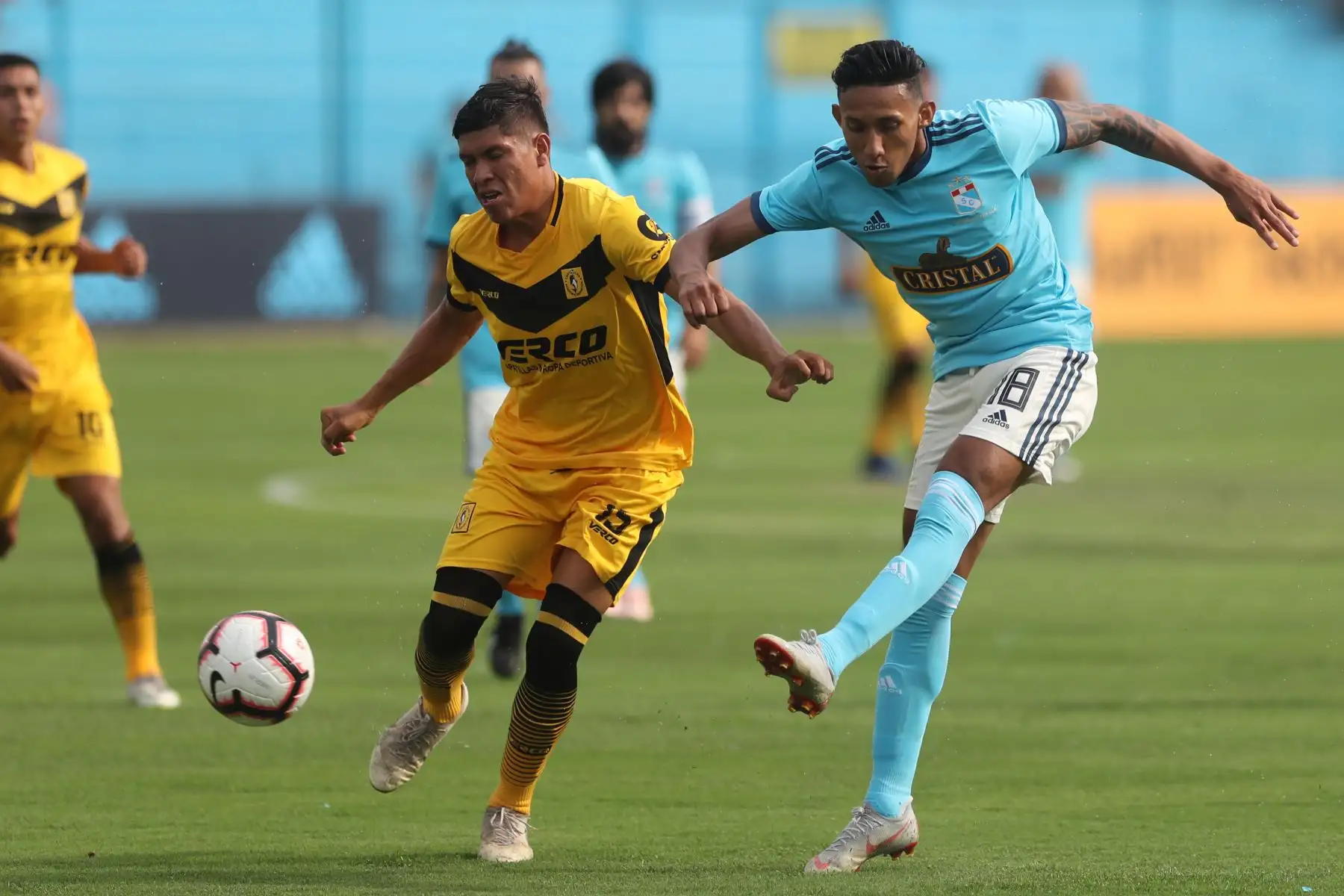 Sporting Cristal venció a Cantolao en el ‘Día de la Raza Celeste’ con goles de Christofer Gonzales y Freddy Castro.

Foto: ANDINA/Juan Carlos Guzmán Negrini.
