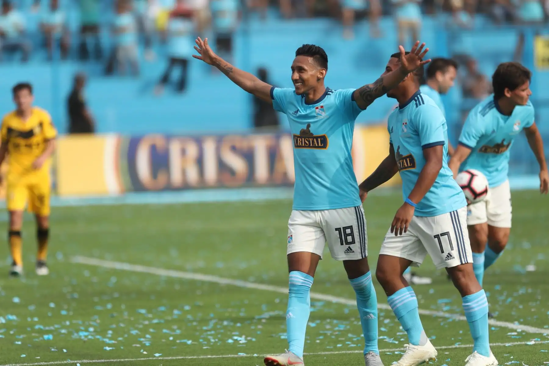Sporting Cristal venció a Cantolao en el ‘Día de la Raza Celeste’ con goles de Christofer Gonzales y Freddy Castro.

Foto: ANDINA/Juan Carlos Guzmán Negrini.