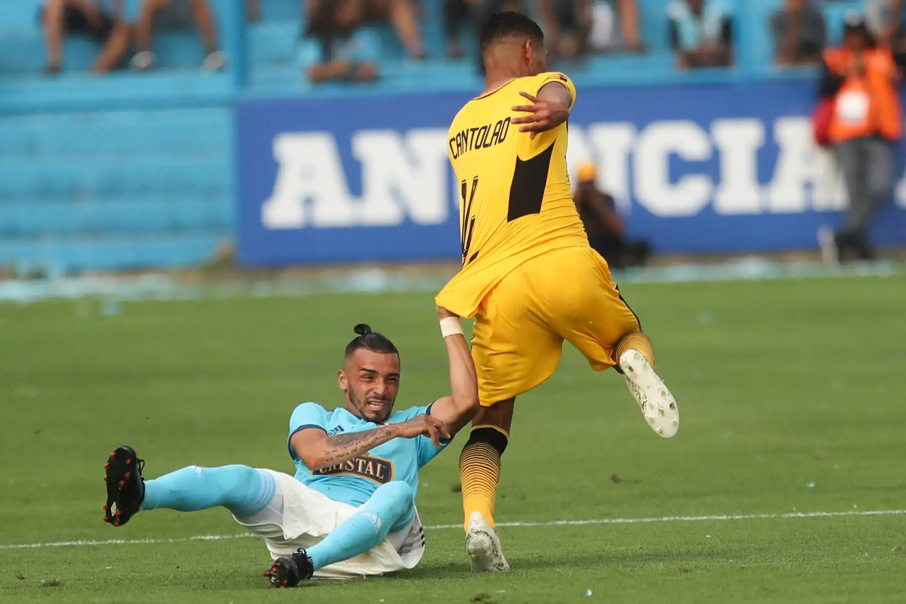 Sporting Cristal venció a Cantolao en el ‘Día de la Raza Celeste’ con goles de Christofer Gonzales y Freddy Castro.

Foto: ANDINA/Juan Carlos Guzmán Negrini.