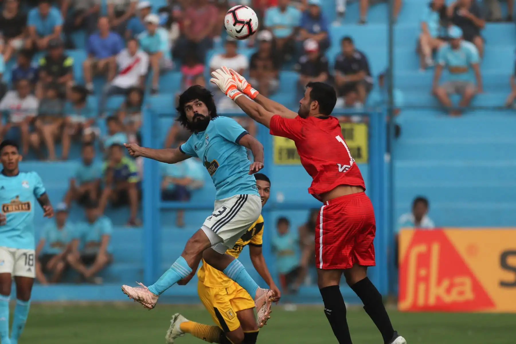 Sporting Cristal venció a Cantolao en el ‘Día de la Raza Celeste’ con goles de Christofer Gonzales y Freddy Castro.

Foto: ANDINA/Juan Carlos Guzmán Negrini.