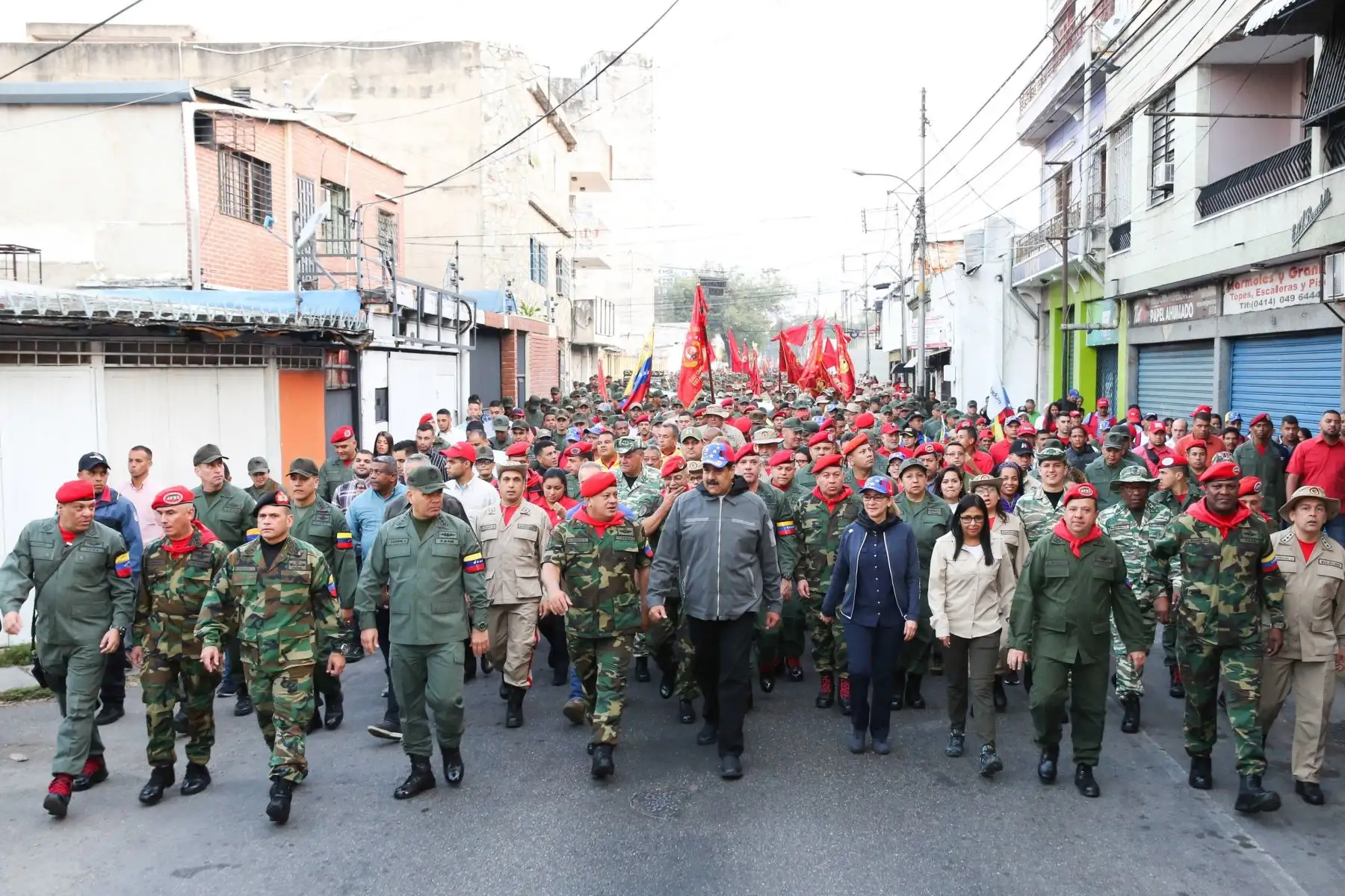 Nicolas  Maduro durante acto de Gobierno con militares  en Maracay . Maduro dijo este lunes que es "nefasta" la decisión del jefe del Gobierno de España, Pedro Sánchez, de reconocer al líder del Parlamento del país caribeño, Juan Guaidu, como presidente encargado de Venezuela. EFE