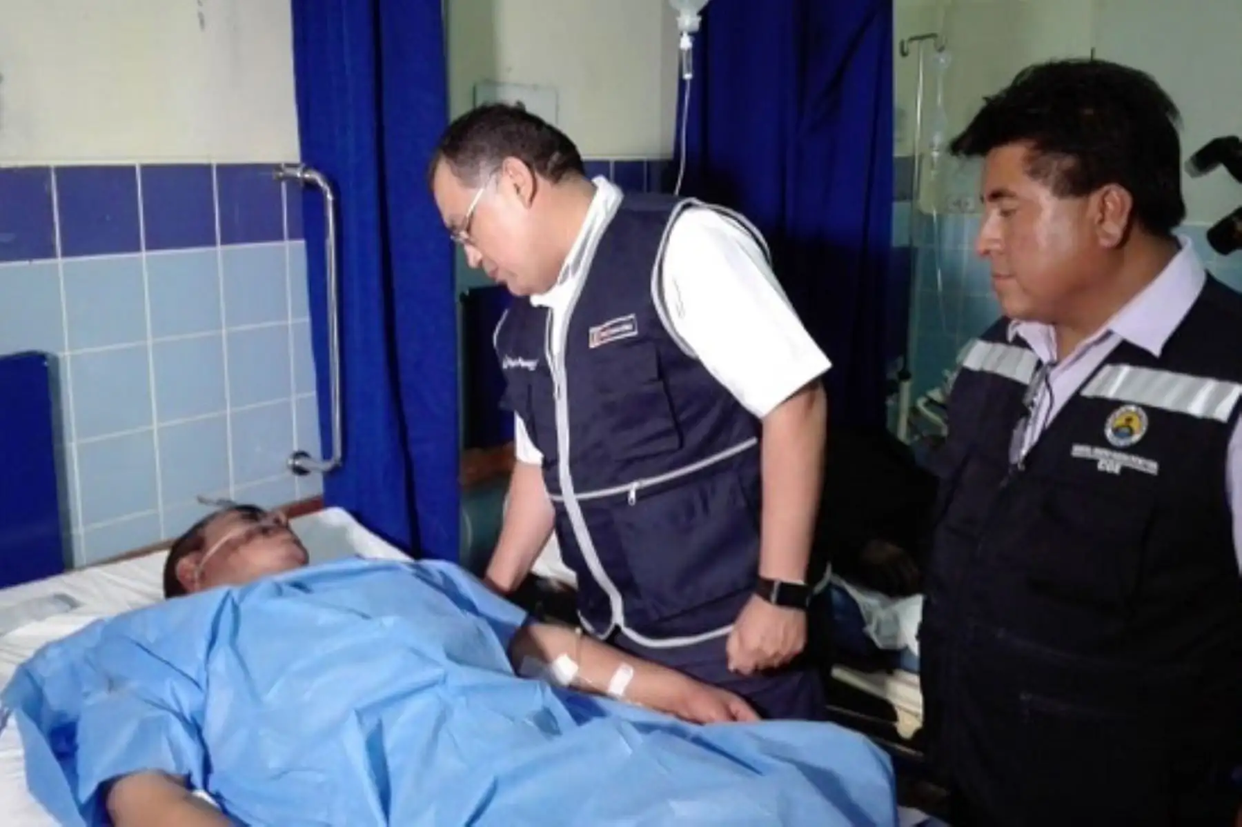 Verifican estado de salud de mineros rescatados de una mina en Oyón.