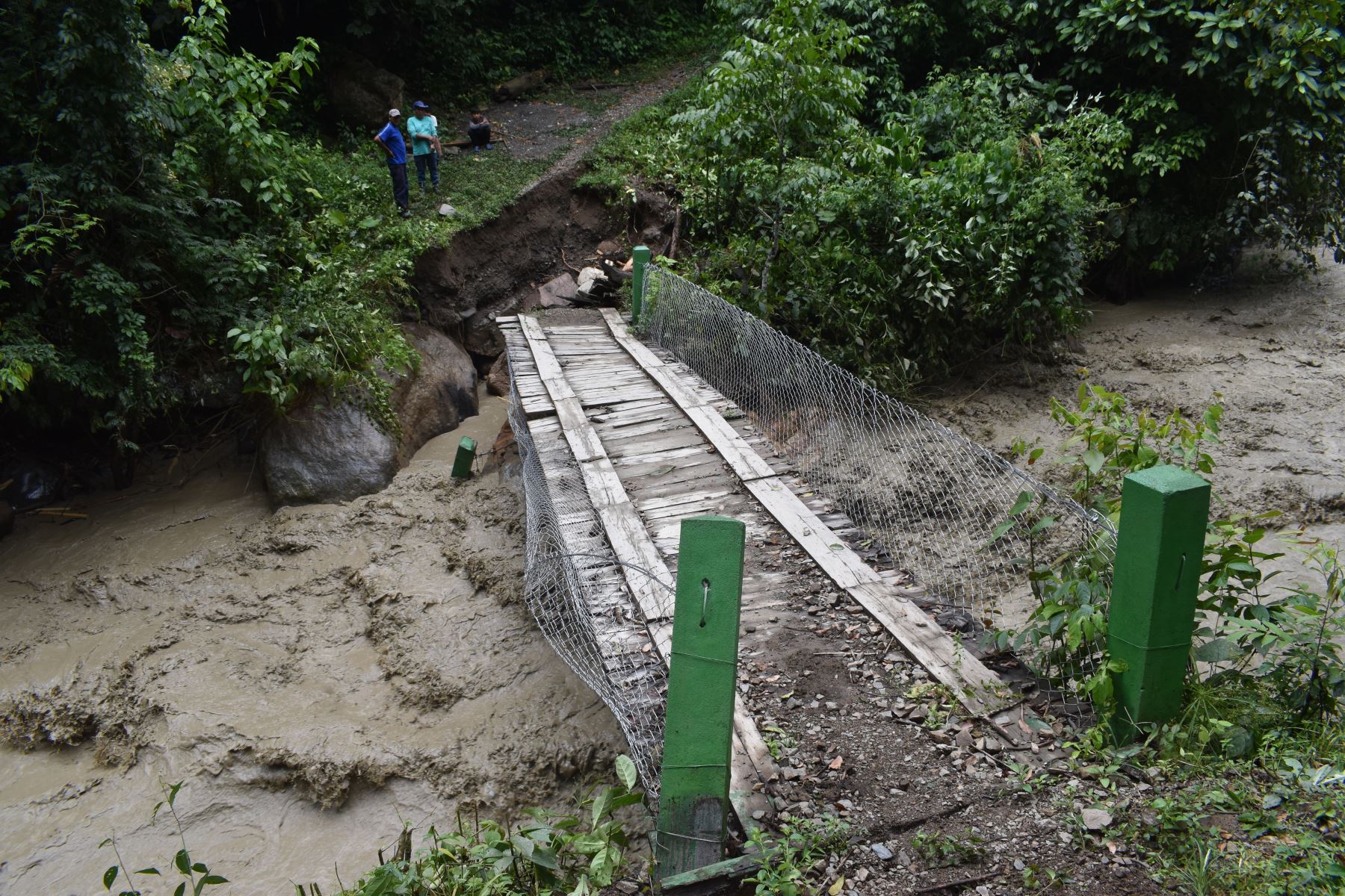 Colapso de puente por lluvias intensas deja aislados a dos poblados ubicados en el Vraem. ANDINA/Difusión