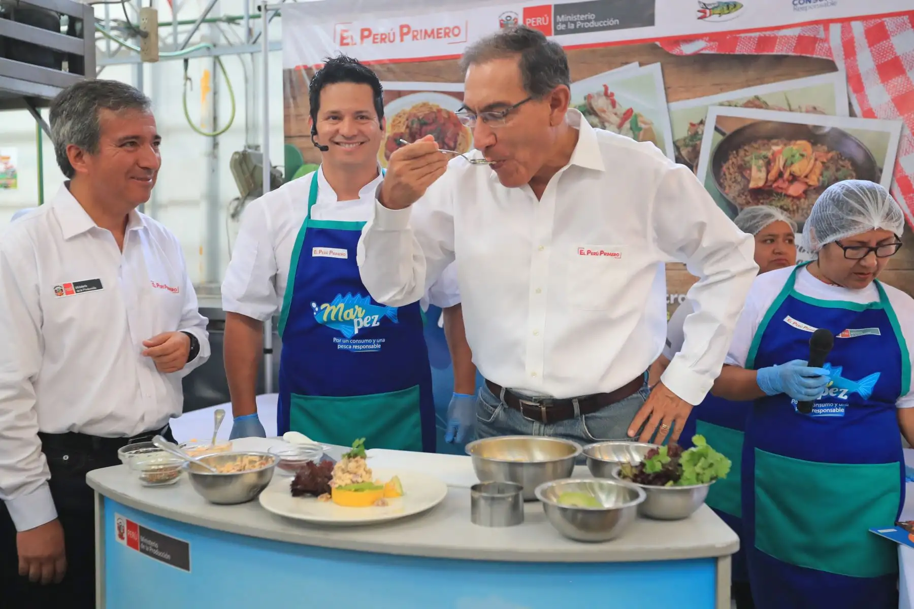 Presidente Vizcarra junto al Ministro de la Producción, Raúl Pérez Reyes lanzan la campaña "Martes de Pescado"  Foto: ANDINA/Prensa Presidencia