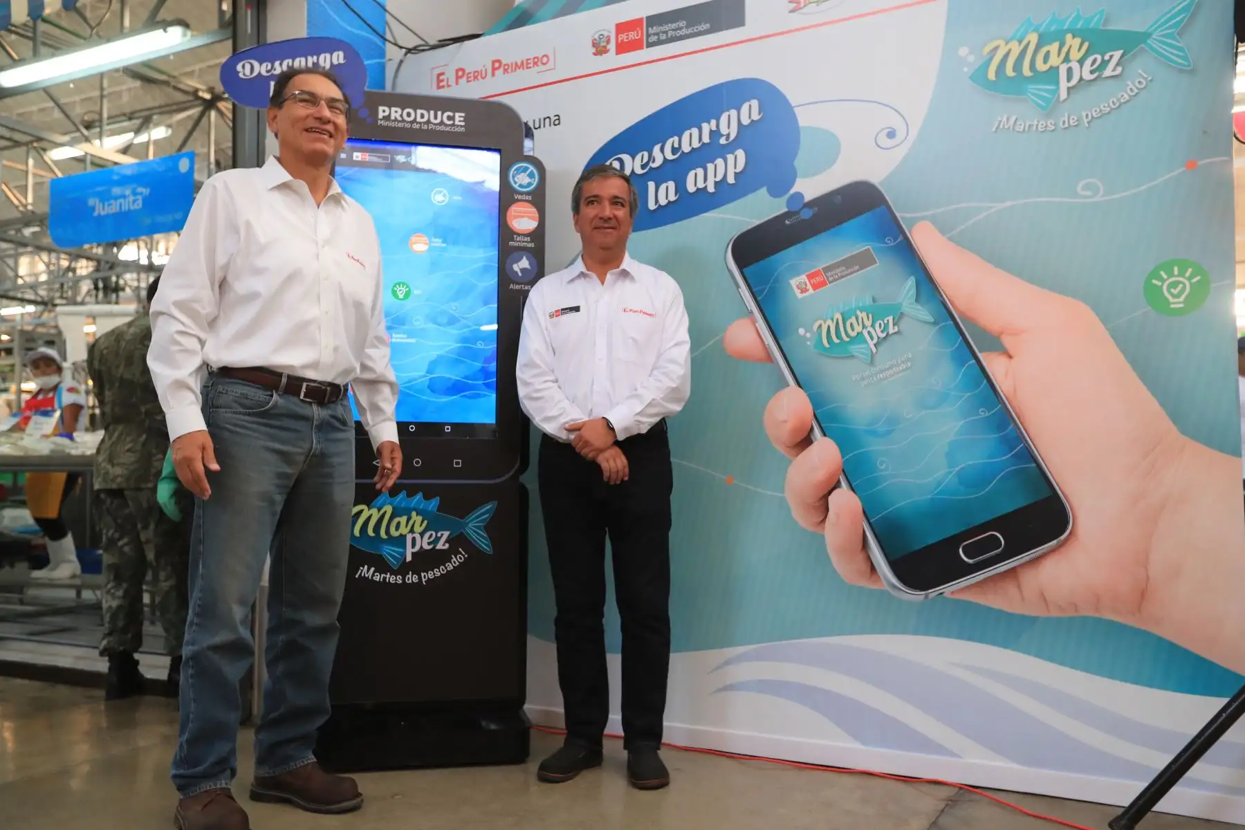 Presidente Vizcarra junto al Ministro de la Producción, Raúl Pérez Reyes lanzan la campaña "Martes de Pescado"  Foto: ANDINA/Prensa Presidencia