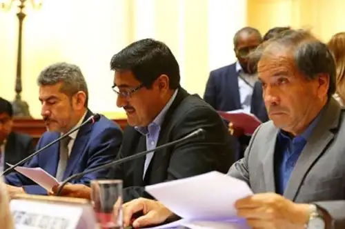 Ministro Rogers Valencia, comisión de Cultura y de Pueblos Andinos, resoluciones que anularon multas a empresa R&G