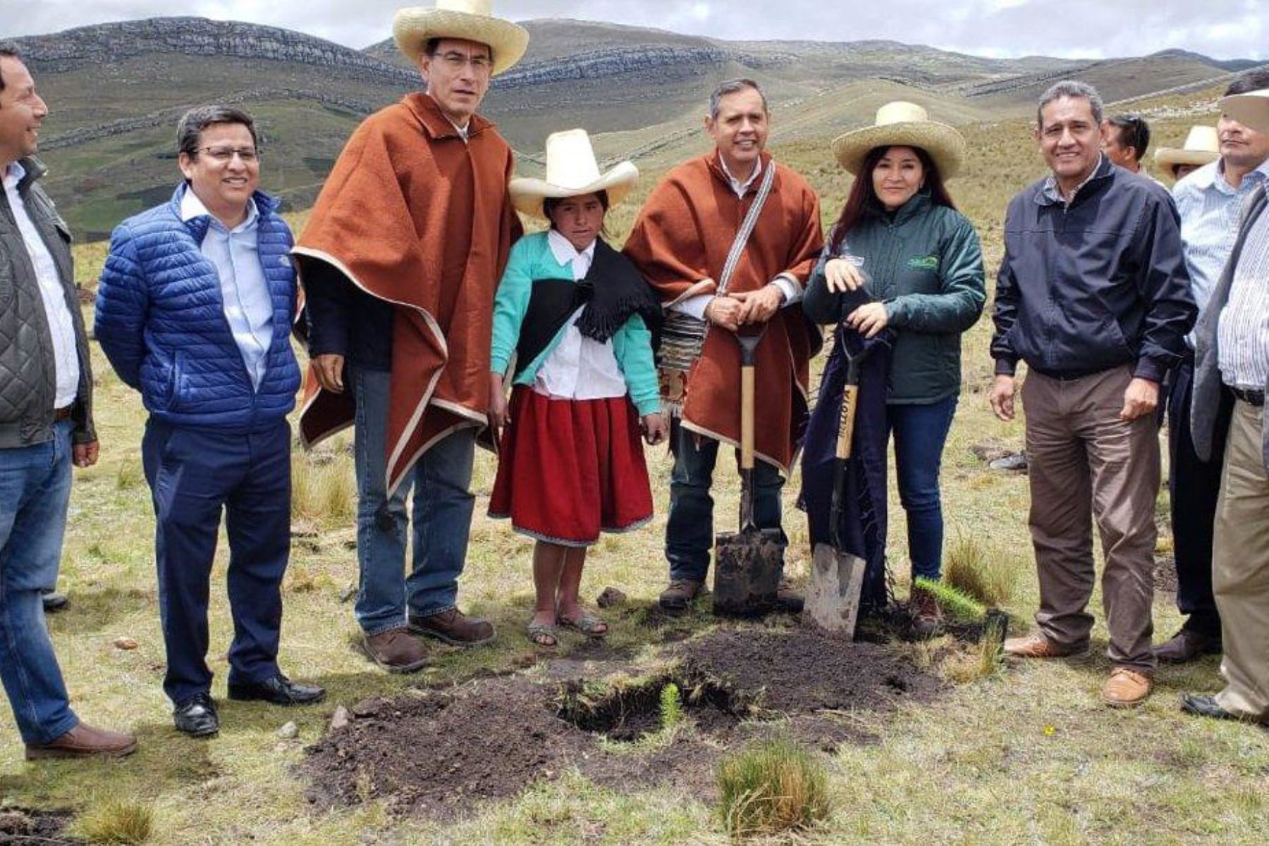 El presidente Martín Vizcarra y el ministro Gustavo Mostajo pusieron en marcha un programa de reforestación en Cajamarca.