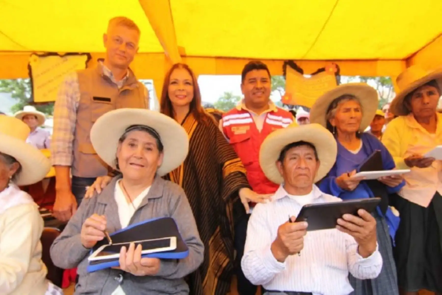 “Dispurse Focus” es la innovadora app con la cual 32 usuarios y usuarias del Programa Nacional de Asistencia Solidaria (Pensión 65) del Ministerio de Desarrollo e Inclusión Social (Midis), aprenderán a leer y escribir en la región Cajamarca, donde existe una tasa de analfabetismo de 48.2% (56,321) en adultos mayores de 65 años, según el Censo Nacional 2017 del Instituto Nacional de Estadística e Informática (INEI).