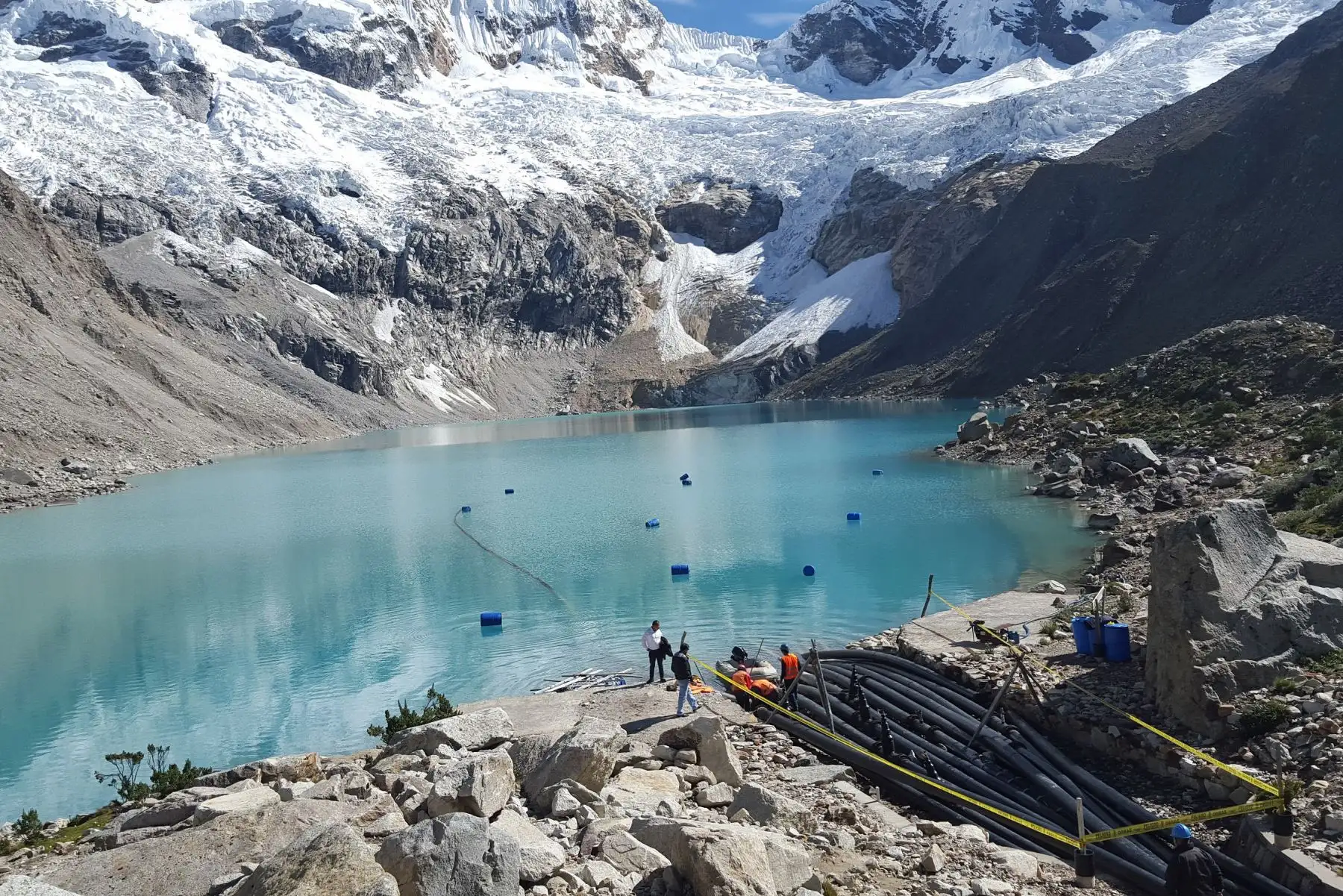 El Centro de Operaciones de Emergencia Regional (COER) Áncash confirmó hoy el desprendimiento de un bloque de hielo del nevado Pucaranra.
