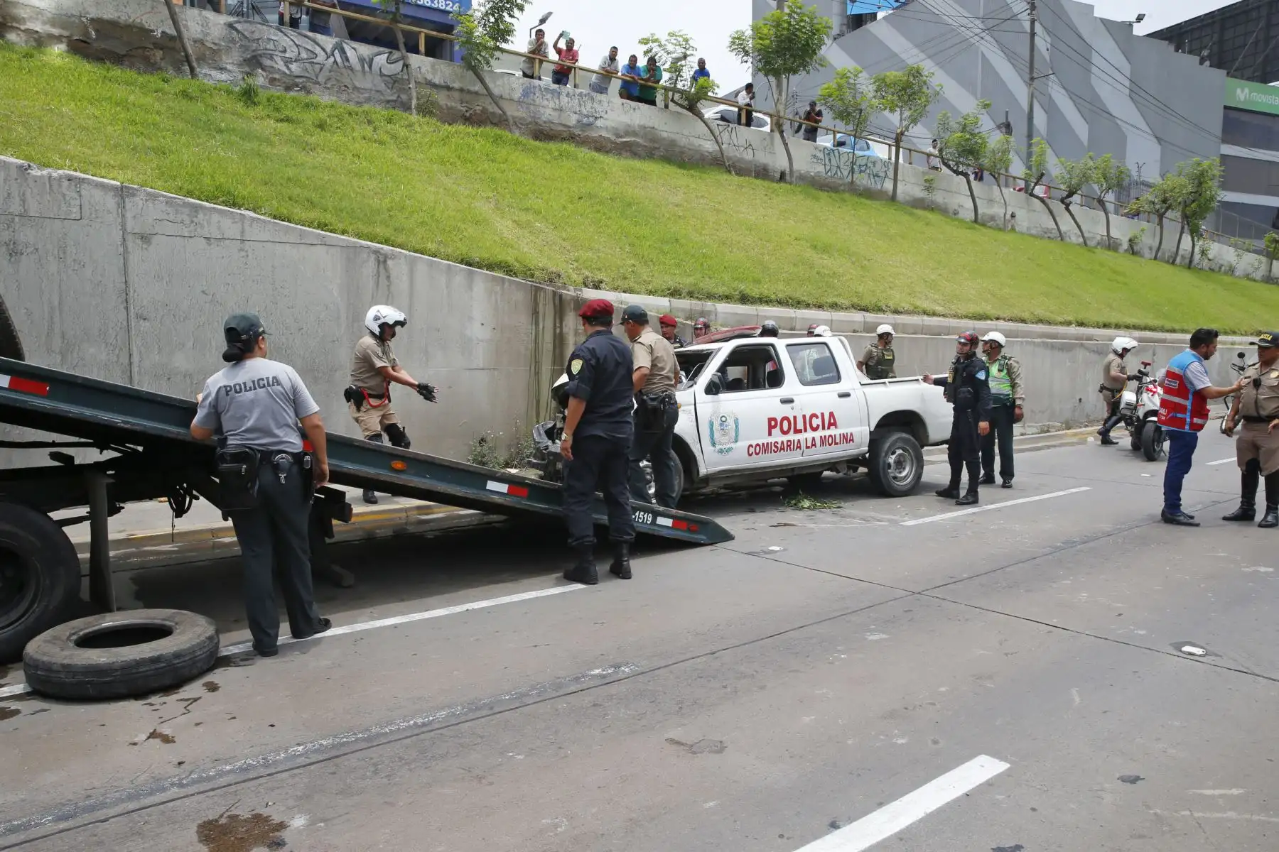 Accidente en vía expresa deja dos oficiales de la Policía Nacional del Perú heridos. Foto: ANDINA/Nathalie Sayago