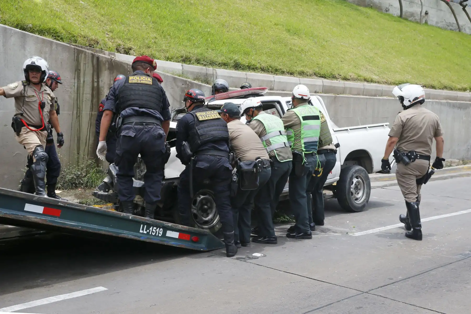 Accidente en vía expresa deja dos oficiales de la Policía Nacional del Perú heridos. Foto: ANDINA/Nathalie Sayago