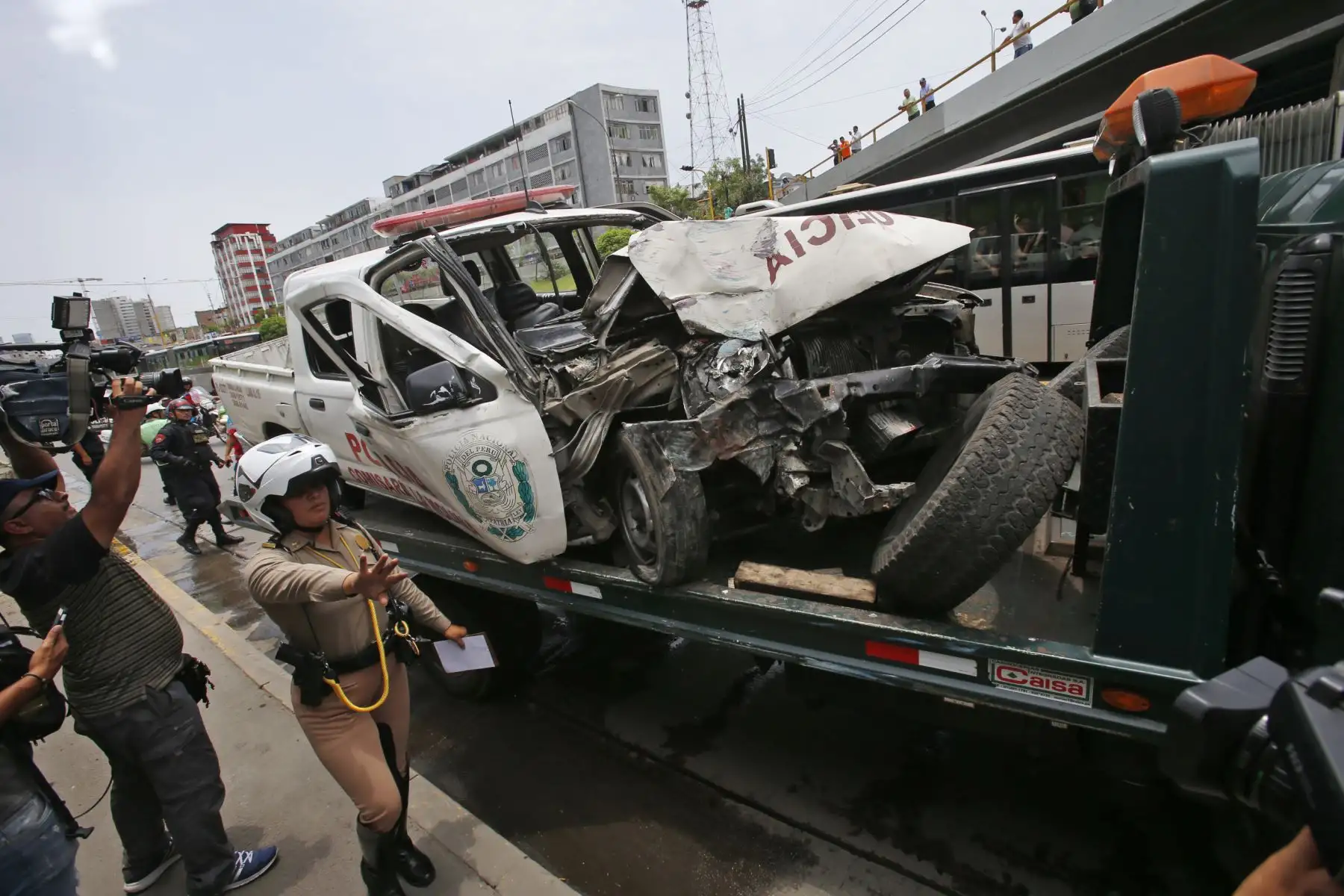 Accidente en vía expresa deja dos oficiales de la Policía Nacional del Perú heridos. Foto: ANDINA/Nathalie Sayago