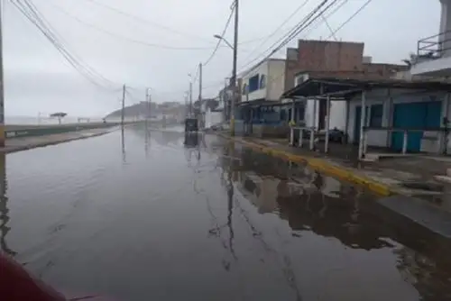La lluvia torrencial que soportó esta madrugada la provincia de Barranca, en la región Lima provincias, podría volverse a repetir en esta jurisdicción o en otras zonas de la Costa, incluso en Lima, por la alta disponibilidad de humedad que se presenta, advirtió la especialista del Servicio Nacional de Meteorología e Hidrología (Senamhi), Vania Aliaga.