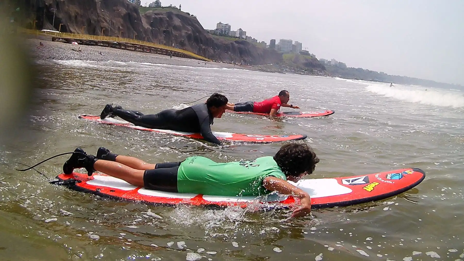 Clases de surf en la Costa Verde.

Foto: ANDINA/Juan Carlos Guzmán Negrini.