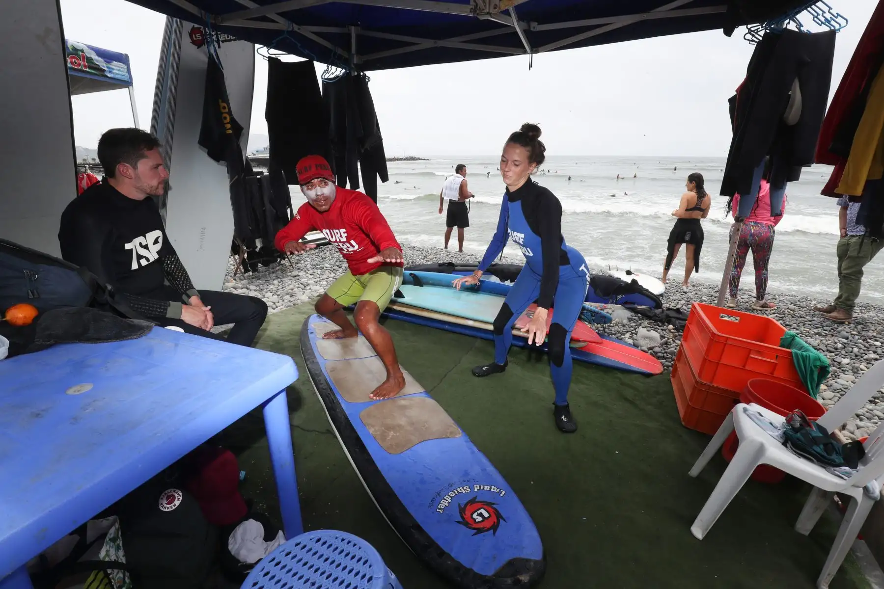Clases de surf en la Costa Verde.

Foto: ANDINA/Juan Carlos Guzmán Negrini.