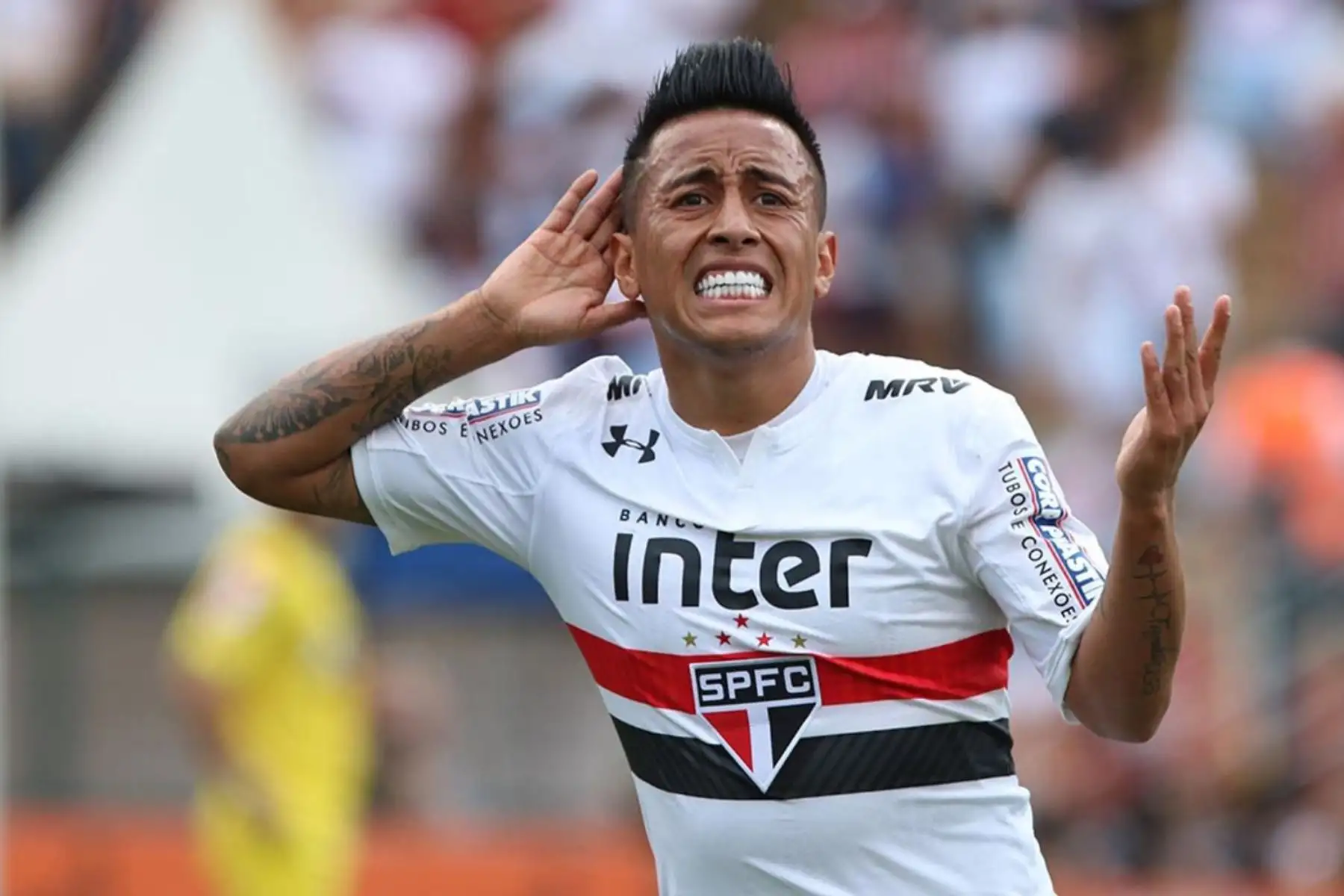 A mediados del 2016 se hace oficial el pase de Cueva al São Paulo, donde al poco tiempo se gana los elogios de la hinchada. Foto:Cortesía