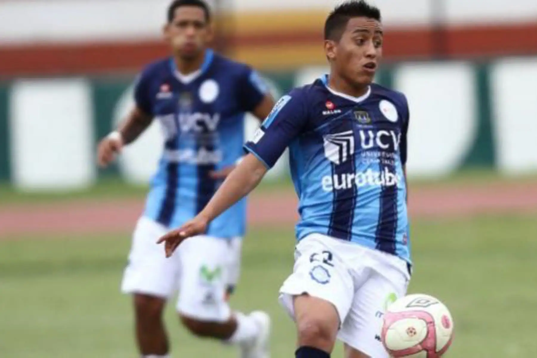 Christian Cueva jugando por la Universidad Cesar Vallejo. Foto:Cortesía