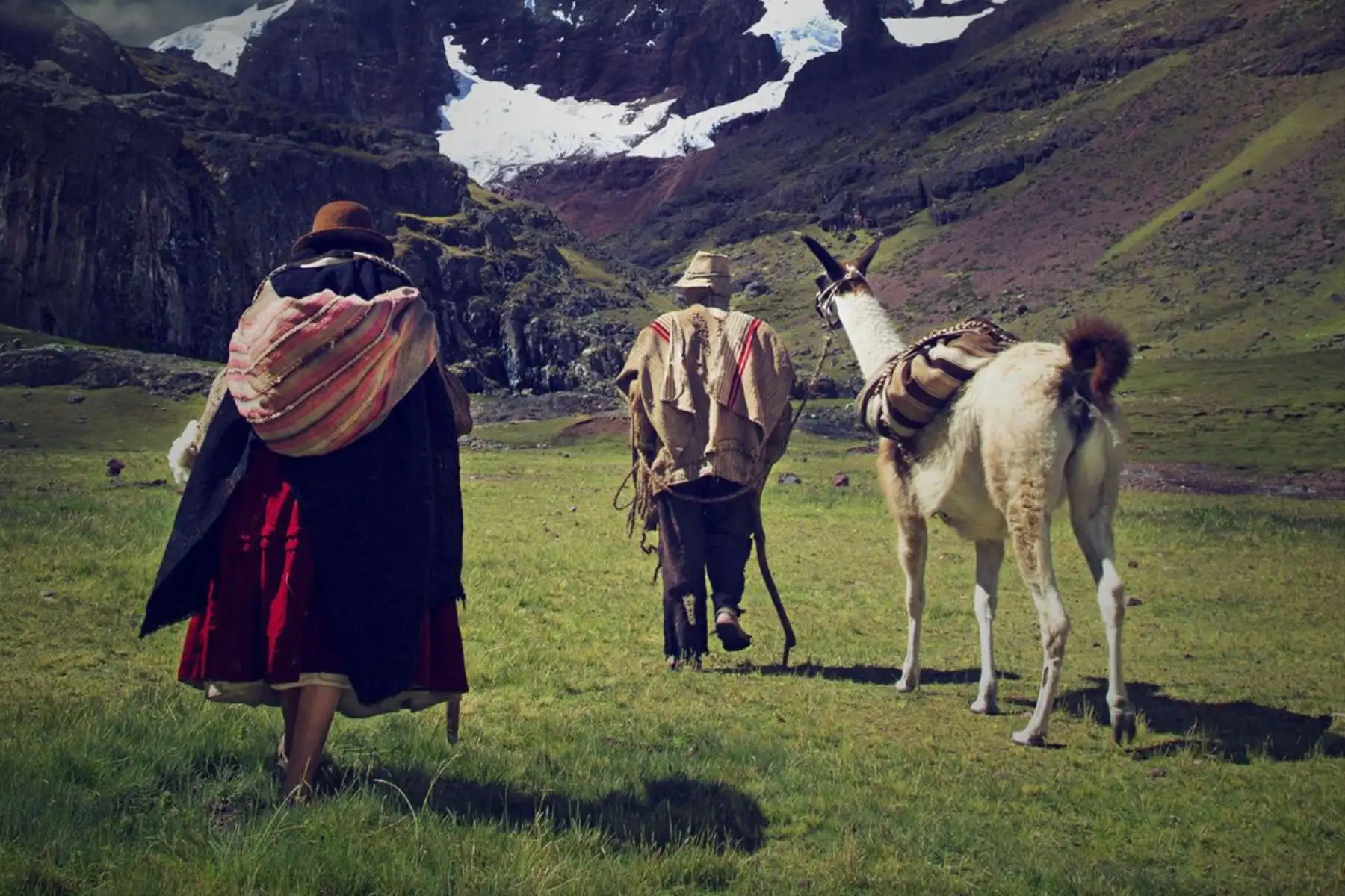 La BBC comento que Wiñaypacha es una película a la que "No le hacen falta música, ni movimientos de cámara, ni efectos especiales: 96 planos fijos bastan para componer una narrativa que conmueve y estremece". Foto: ANDINA/Difusión