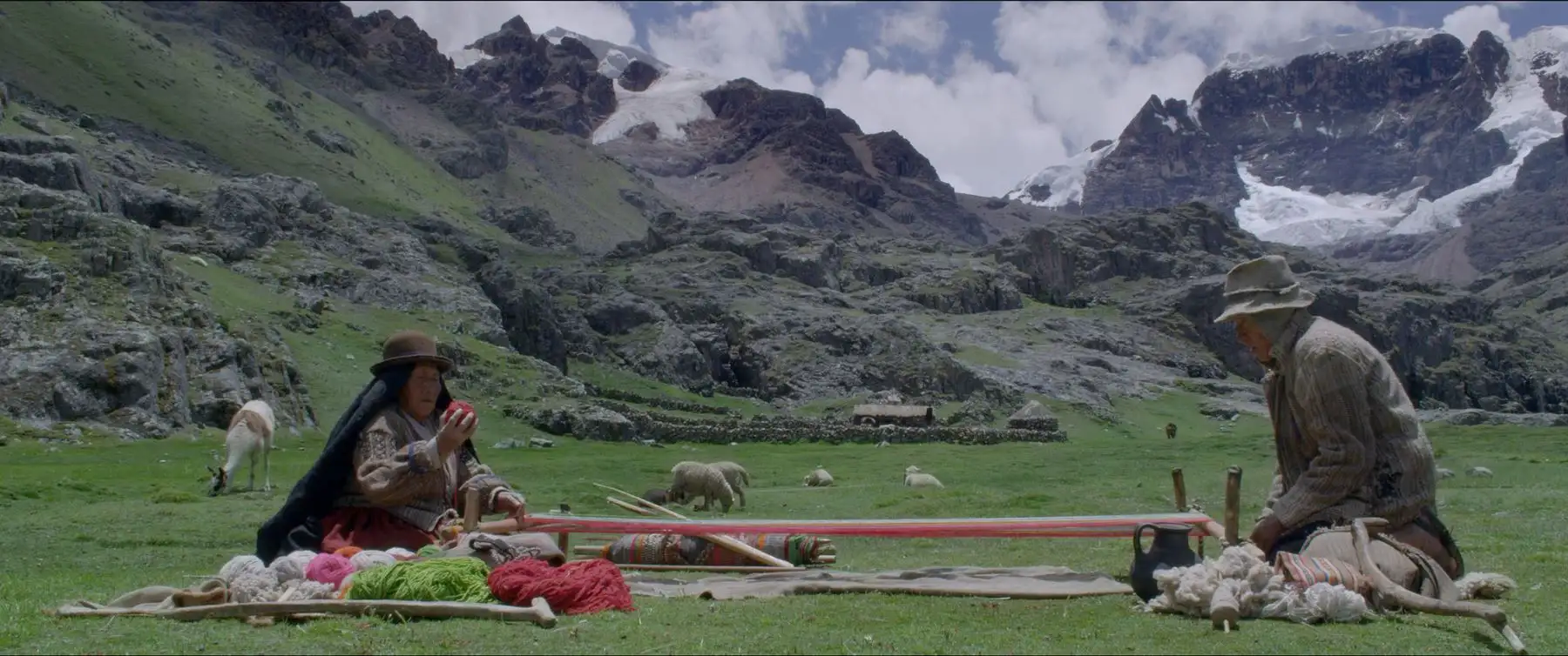 La película esta hecha en 96 planos fijos, los personajes son enmarcados por los paisajes andinos, lo que hace que su fotografía sea simple pero hermosa.