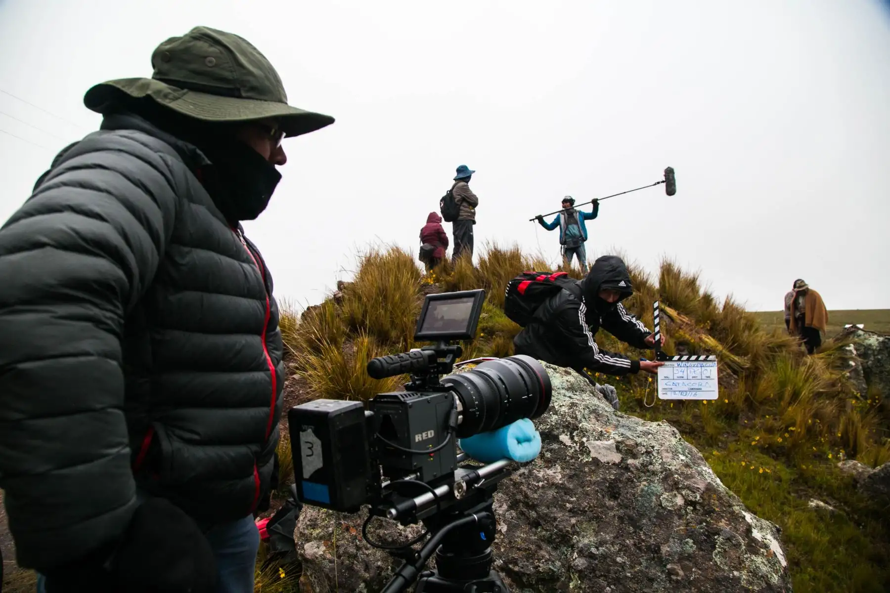 Equipo de grabación durante el rodaje de la película.