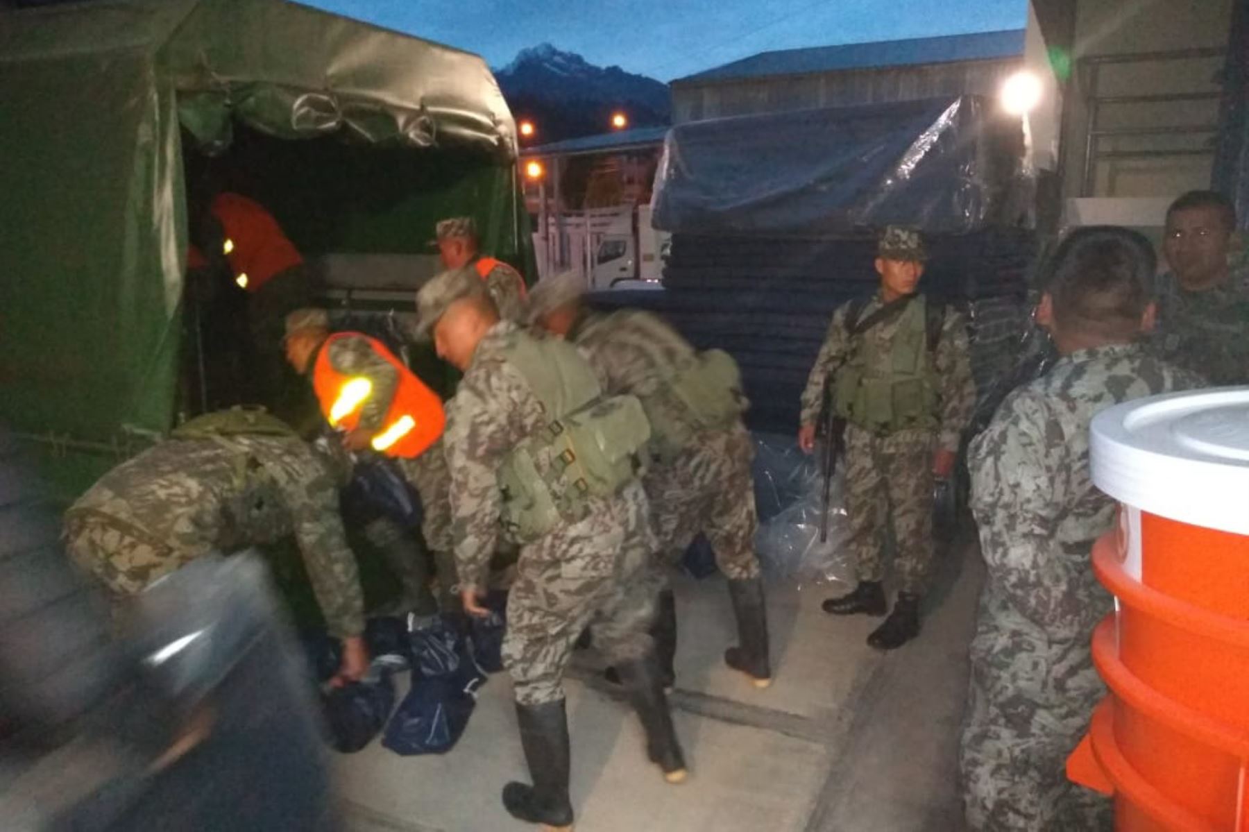 Treinta soldados, partieron con ayuda humanitaria hacia la provincia ancashina de Pomabamba, afectada por intensas lluvias. Foto: ANDINA/Gonzalo Horna