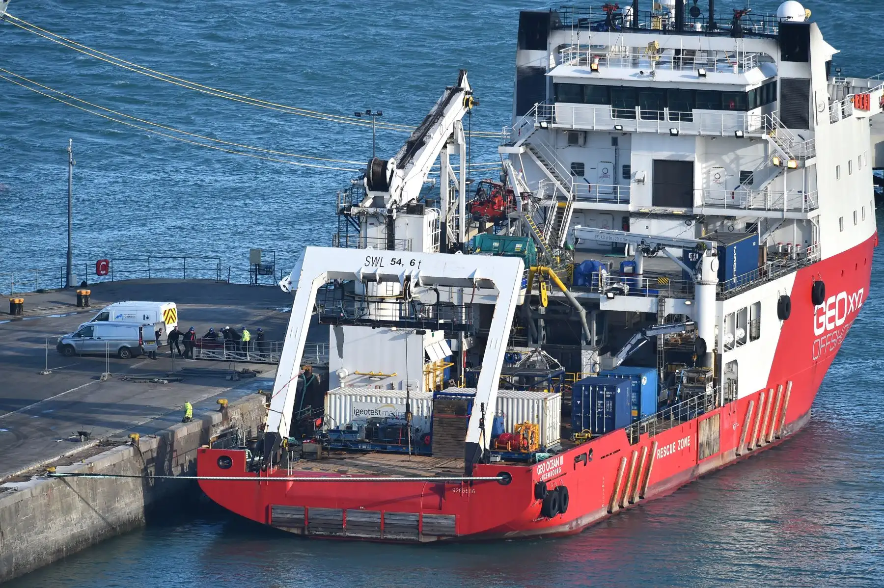 Se retiró un cuerpo del Geo Ocean III, recuperado de los restos de un avión que transportaba al futbolista argentino Emiliano Sala en el puerto de Weymouth, suroeste de Inglaterra.  Los investigadores recuperaron un cuerpo en el Canal y lo transportaron a Gran Bretaña para identificación. Foto: AFP
