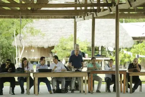 César Villanueva se reunió en Loreto con representantes de comunidades nativas de Loreto.