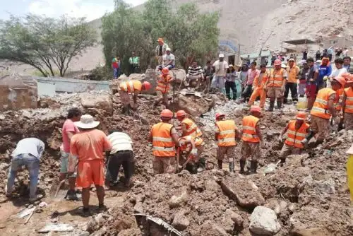 Un contingente de más de 200 soldados de la Brigada de Intervención Rápida de la Tercera División del Ejército, se trasladaron hoy a la ciudad de Aplao, en la región Arequipa, para apoyar en las labores de limpieza del lugar, donde en la víspera cayó un huaico. ANDINA/Difusión