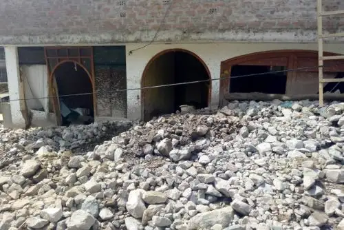El Ministerio de Vivienda, Construcción y Saneamiento (MVCS) dispuso el envío inmediato de maquinaria pesada para realizar labores de limpieza de calles y vías en el distrito arequipeño de Aplao, en la provincia de Castilla, afectado por un huaico. ANDINA/Difusión