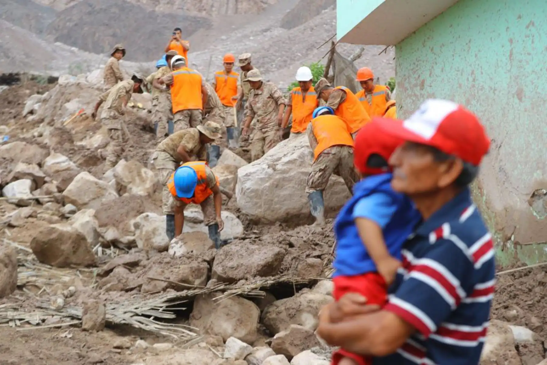 El presidente de la República, Martín Vizcarra, visita  
 zonas afectadas  por las lluvias y la caída de huaicos. Y declara zona  de emergencia  en Aplao ,Arequipa y otras zonas del sur.Foto:ANDINA/Prensa Presidencia