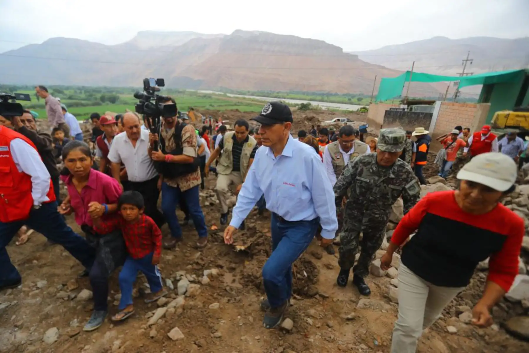 El presidente de la República, Martín Vizcarra, visita  
 zonas afectadas  por las lluvias y la caída de huaicos. Y declara zona  de emergencia  en Aplao ,Arequipa y otras zonas del sur.Foto:ANDINA/Prensa Presidencia