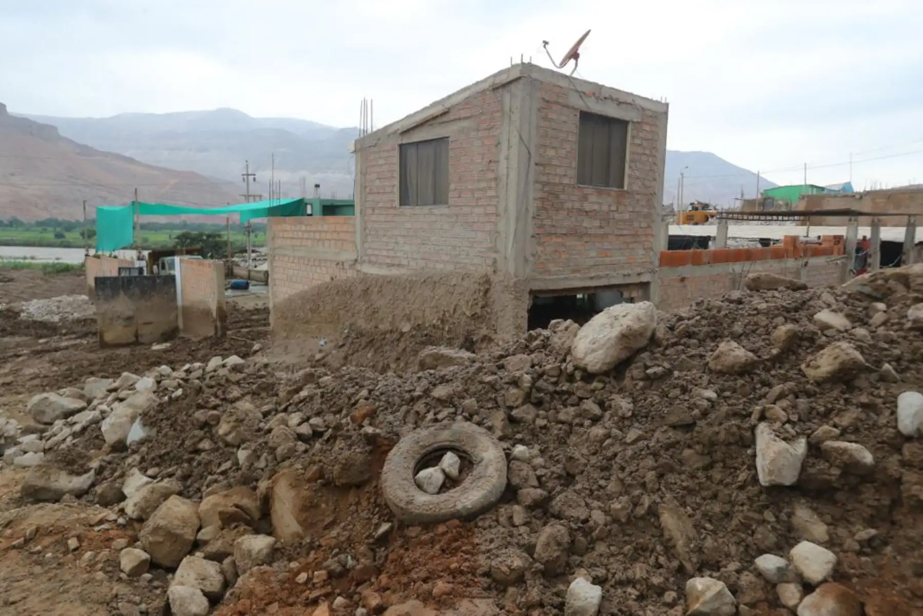 El presidente de la República, Martín Vizcarra, visita  
 zonas afectadas  por las lluvias y la caída de huaicos. Y declara zona  de emergencia  en Aplao ,Arequipa y otras zonas del sur.Foto:ANDINA/Prensa Presidencia