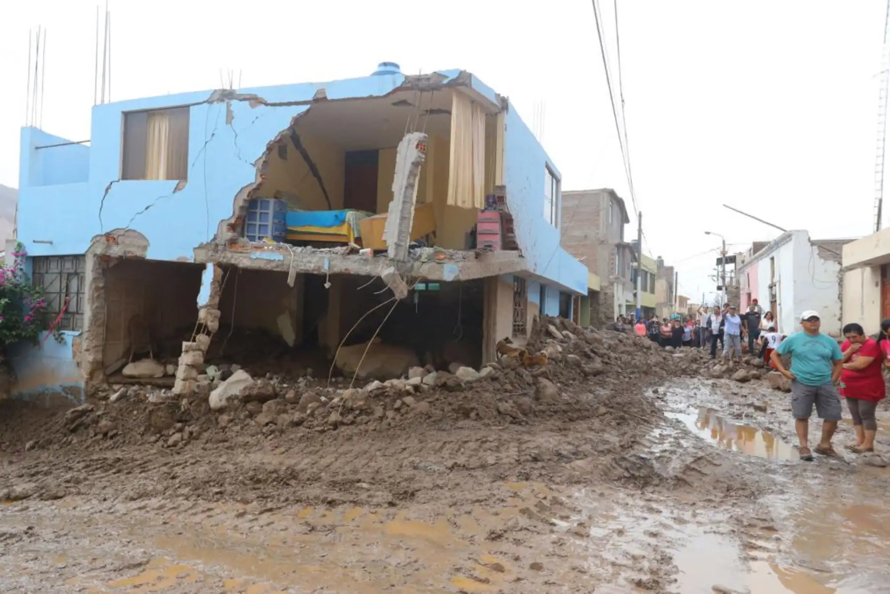 El presidente de la República, Martín Vizcarra, visita  
 zonas afectadas  por las lluvias y la caída de huaicos. Y declara zona  de emergencia  en Aplao ,Arequipa y otras zonas del sur.Foto:ANDINA/Prensa Presidencia