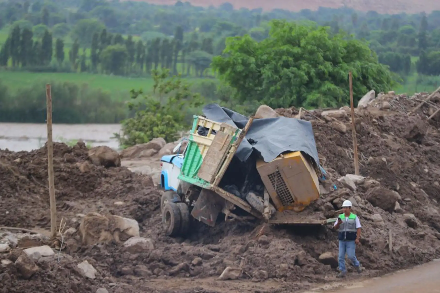 El presidente de la República, Martín Vizcarra, visita  
 zonas afectadas  por las lluvias y la caída de huaicos. Y declara zona  de emergencia  en Aplao ,Arequipa y otras zonas del sur.Foto:ANDINA/Prensa Presidencia