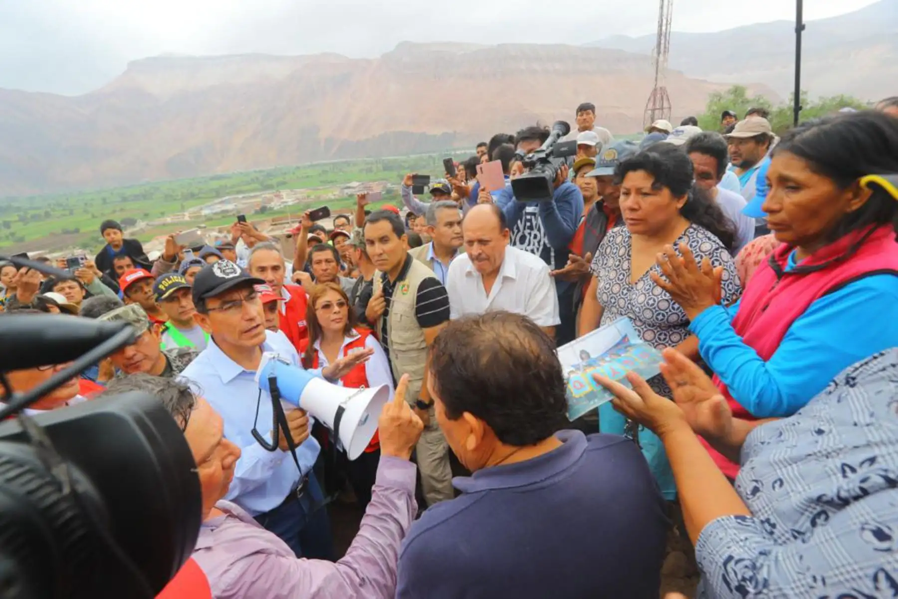 El presidente de la República, Martín Vizcarra, visita  
 zonas afectadas  por las lluvias y la caída de huaicos. Y declara zona  de emergencia  en Aplao ,Arequipa y otras zonas del sur.Foto:ANDINA/Prensa Presidencia