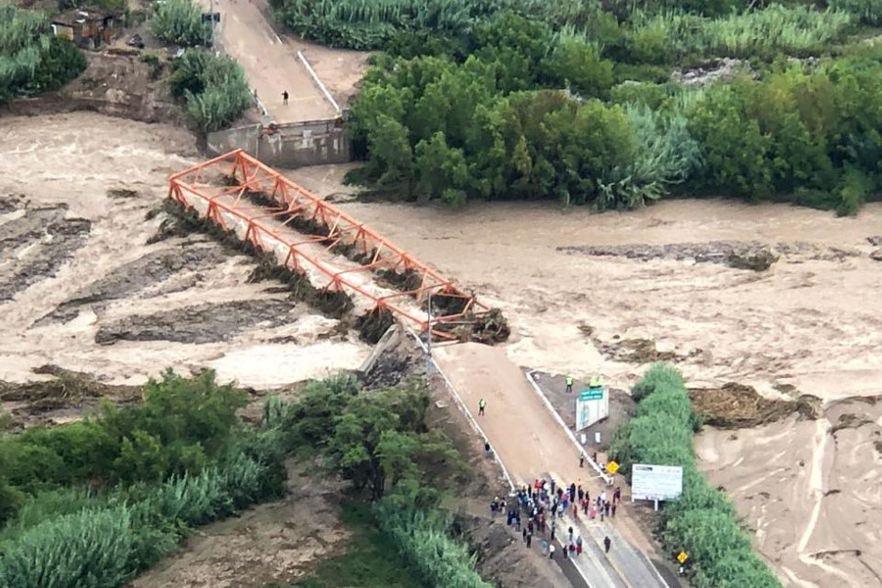 El Ministerio de Transportes y Comunicaciones (MTC) dispuso la instalación de un puente Bailey en reemplazo de puente Montalvo, ubicado en la provincia de Moquegua, que colapsó anoche debido a la fuerza de las aguas tras el incremento del caudal del río.