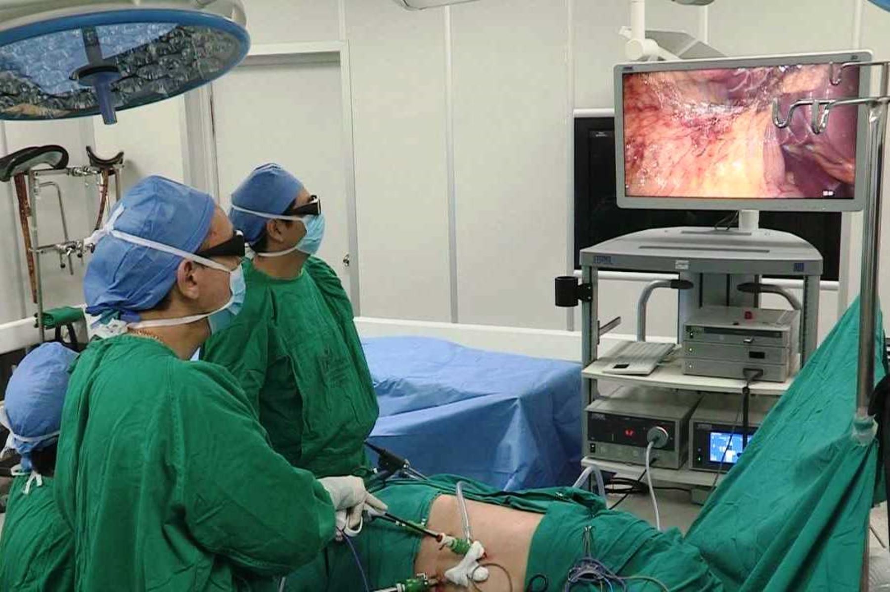 INEN realiza primera cirugía laparoscópica con moderno equipo tridimensional. Foto: ANDINA/Difusión.