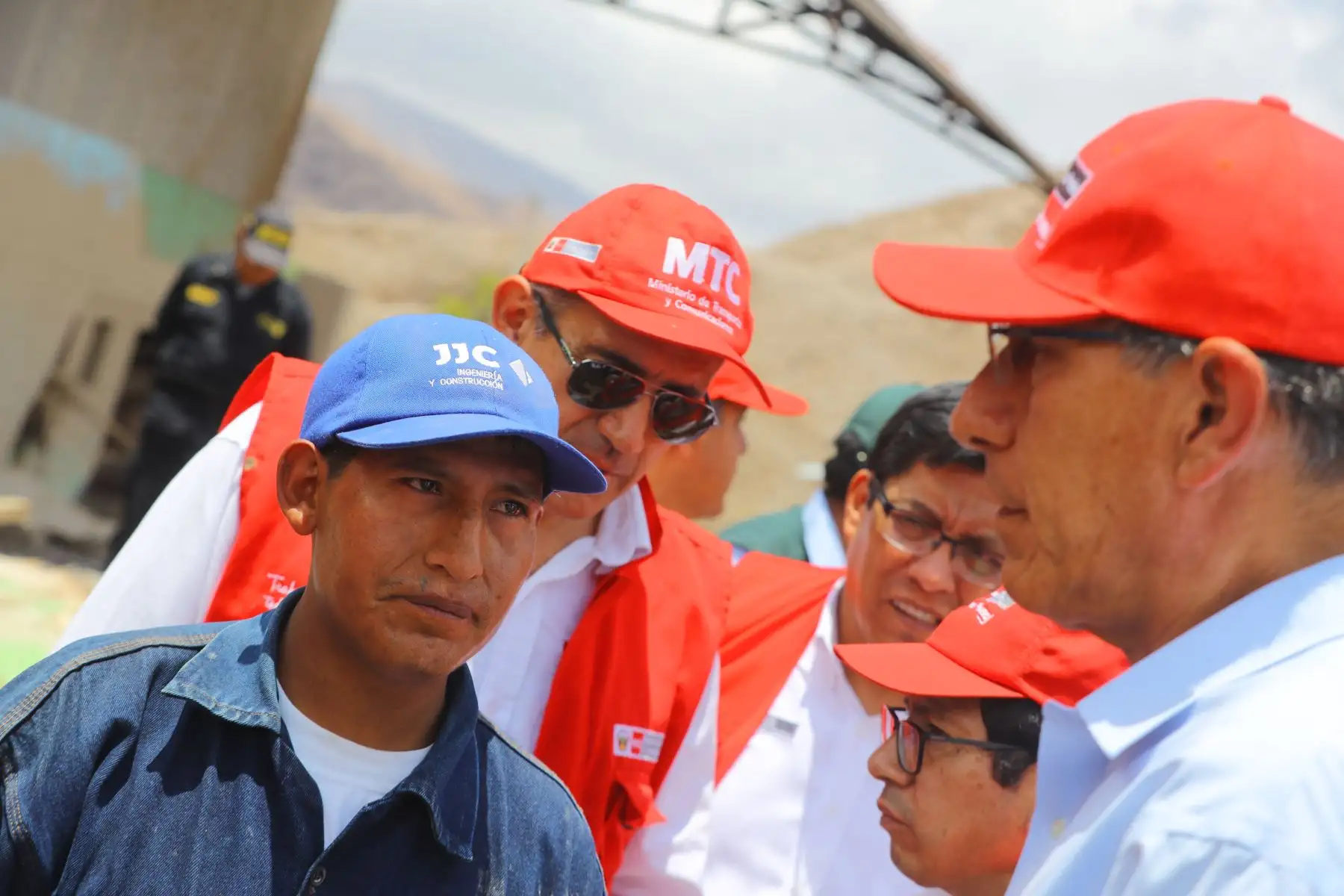Jefe de Estado Martín  Vizcarra realizò inspección de la situación y las labores que realiza INDECI en Mirave, zona afectada por las lluvias y huaicos en la región de Tacna.Foto: ANDINA/Prensa Presidencia