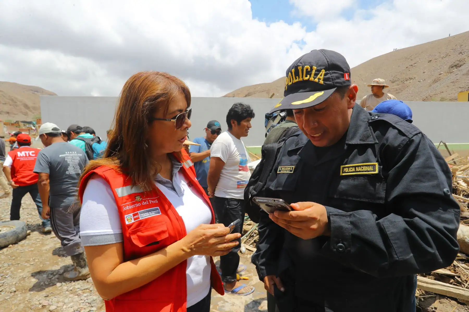 Jefe de Estado Martín  Vizcarra realizò inspección de la situación y las labores que realiza INDECI en Mirave, zona afectada por las lluvias y huaicos en la región de Tacna.Foto: ANDINA/Prensa Presidencia