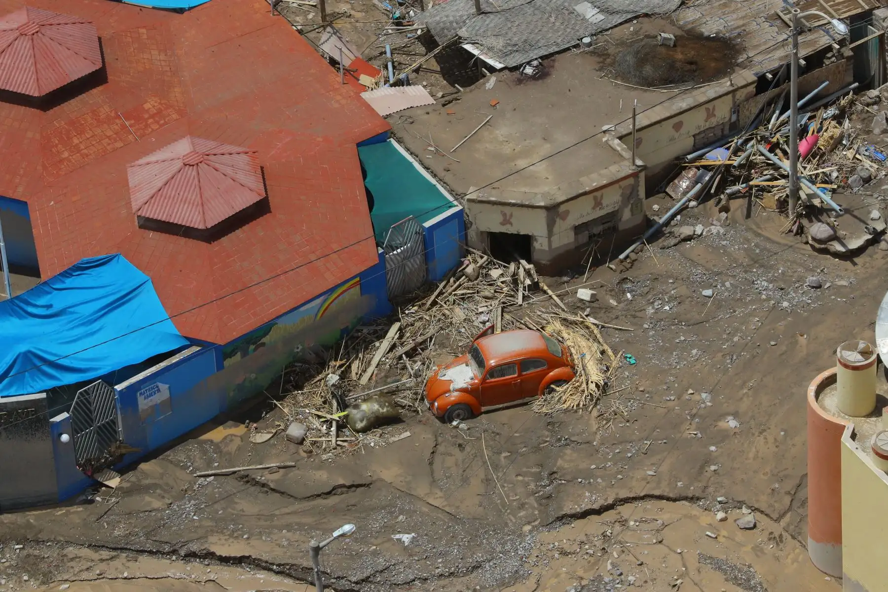 Jefe de Estado Martín  Vizcarra realizò inspección de la situación y las labores que realiza INDECI en Mirave, zona afectada por las lluvias y huaicos en la región de Tacna.Foto: ANDINA/Prensa Presidencia