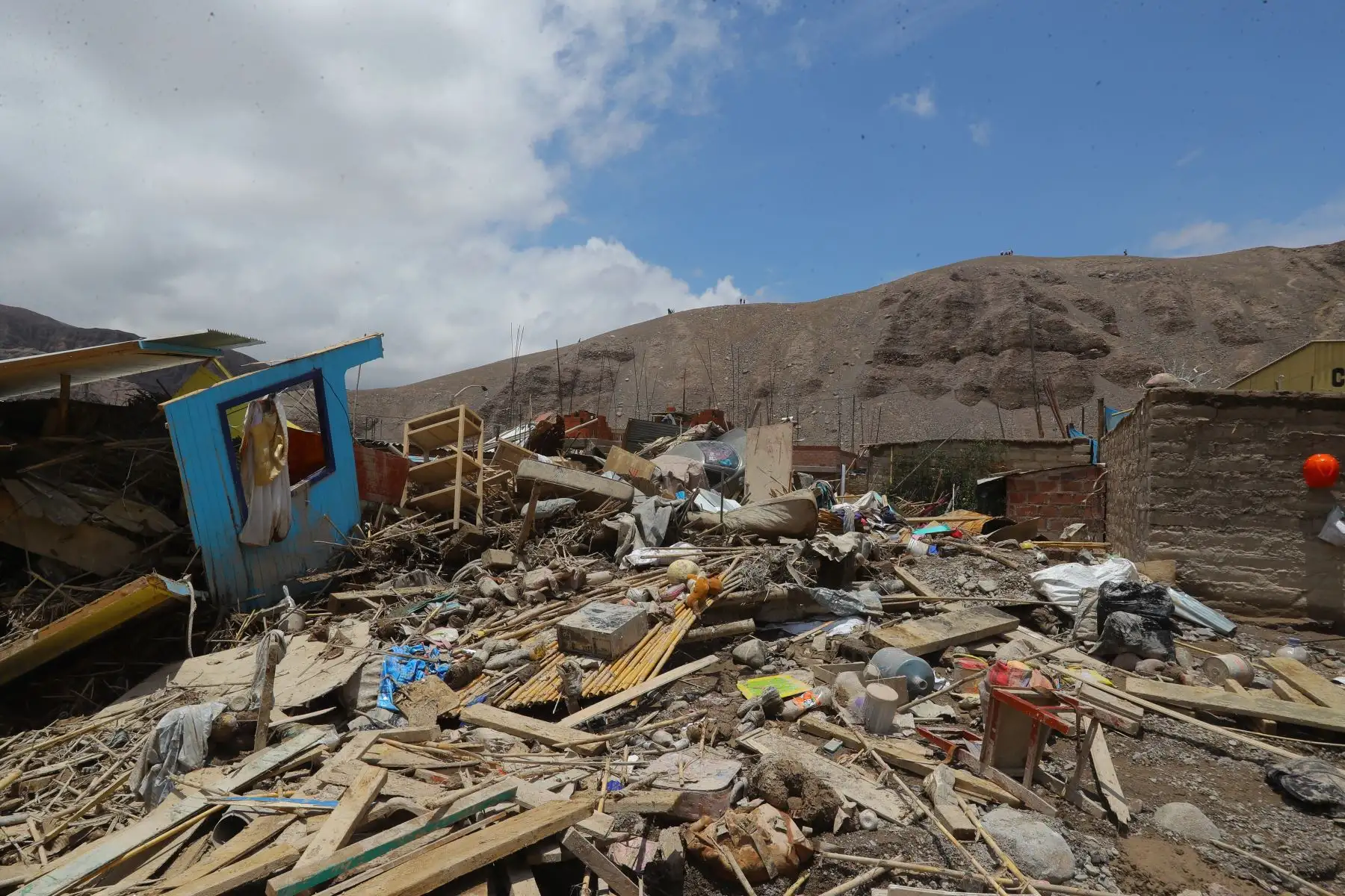 Jefe de Estado Martín  Vizcarra realizò inspección de la situación y las labores que realiza INDECI en Mirave, zona afectada por las lluvias y huaicos en la región de Tacna.Foto: ANDINA/Prensa Presidencia