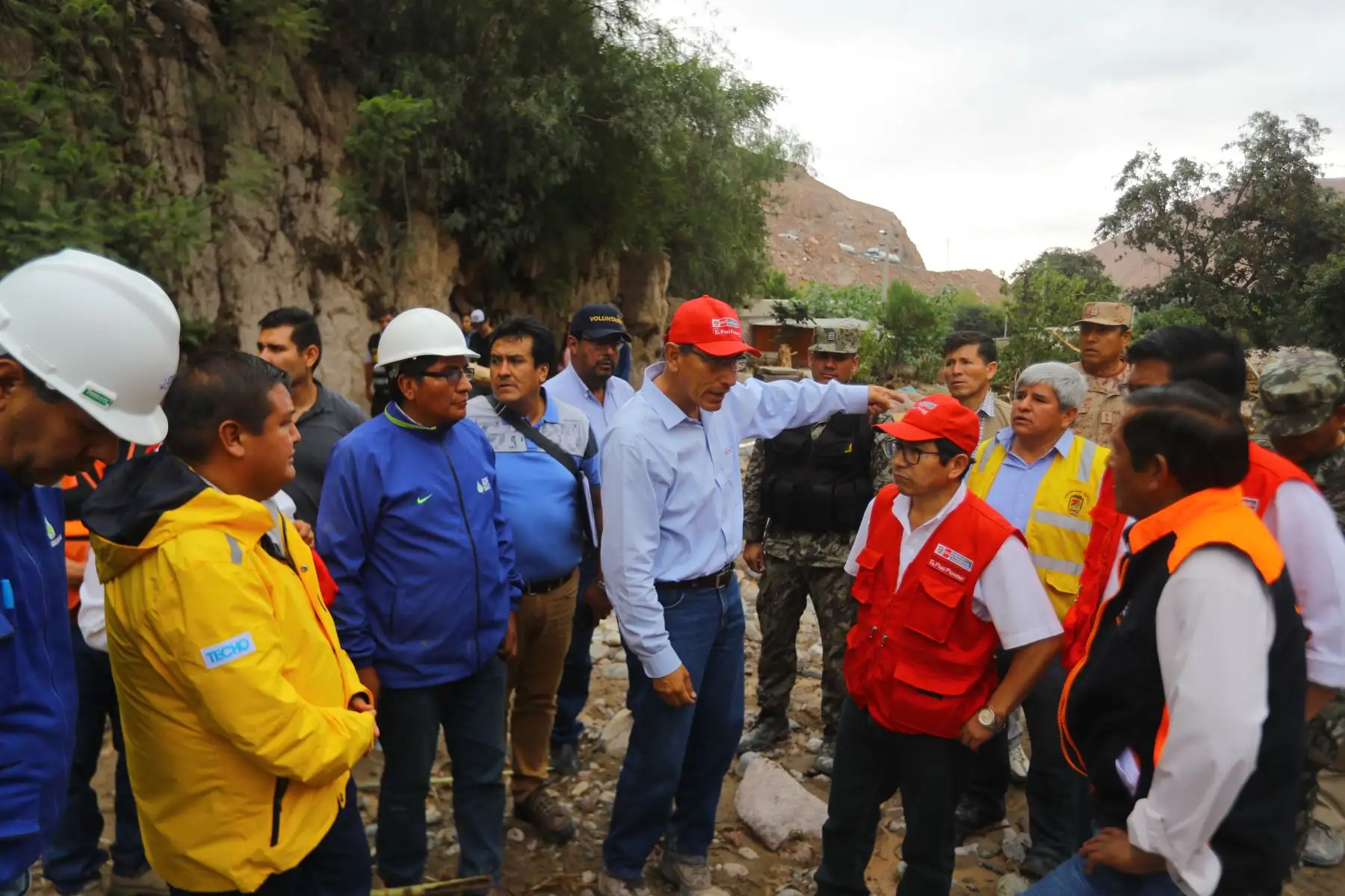 Jefe de Estado Martìn Vizcarra realizò inspección de la situación y las labores que realiza INDECI en la zona afectada por las lluvias y huaicos en la región de Moquegua. Foto:ANDINA/Prensa Presidencia