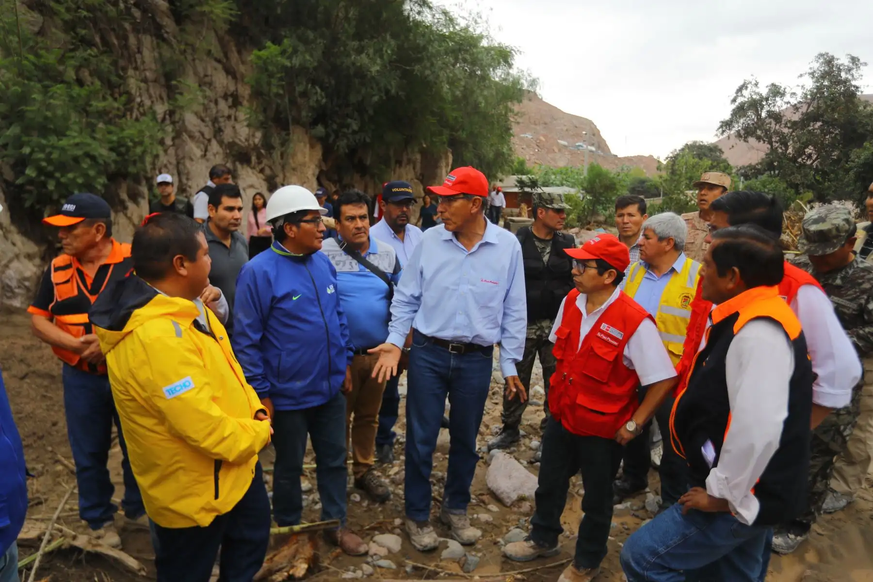 Jefe de Estado Martìn Vizcarra realizò inspección de la situación y las labores que realiza INDECI en la zona afectada por las lluvias y huaicos en la región de Moquegua. Foto:ANDINA/Prensa Presidencia